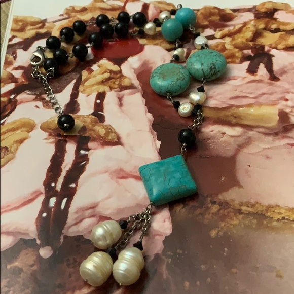 Beautiful Turquoise & Pearl Beaded Necklace - Picture 2 of 7